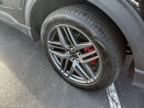 Used 2025 Ford Explorer ST-Line w/ ST-Line Street Pack image 10