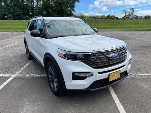 Used 2023 Ford Explorer XLT w/ Equipment Group 202A AWD/4WD image 2