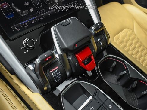 Used 2021 Lamborghini Urus AWD/4WD image 17