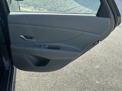 Used 2024 Hyundai Elantra SEL image 18