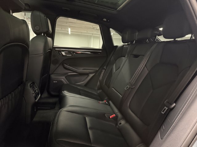 Certified 2026 Porsche Macan AWD/4WD image 29