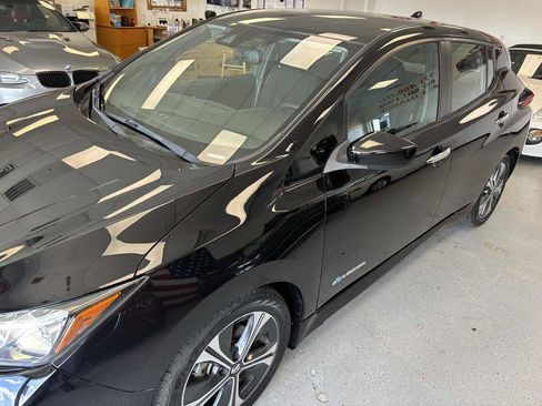 Used 2018 Nissan Leaf SV w/ SV Technology Package image 3