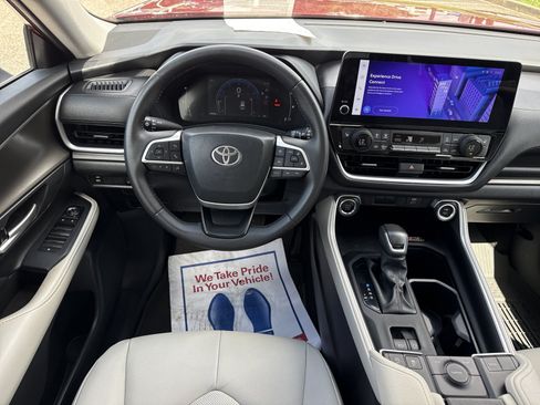 Used 2025 Toyota Grand Highlander FWD image 17