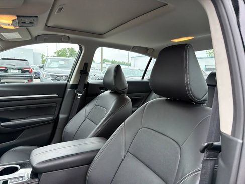 Used 2023 Nissan Altima 2.5 SL FWD image 11