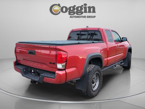 Used 2017 Toyota Tacoma TRD Off-Road image 7