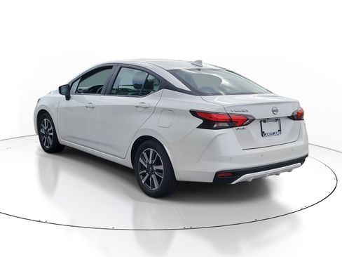 Used 2025 Nissan Versa SV image 5