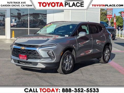 Used 2025 Chevrolet Blazer LT image 1