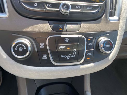 Used 2025 Chevrolet Malibu LS FWD image 24
