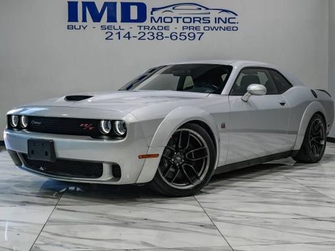 Used 2019 Dodge Challenger R/T Scat Pack RWD image 2