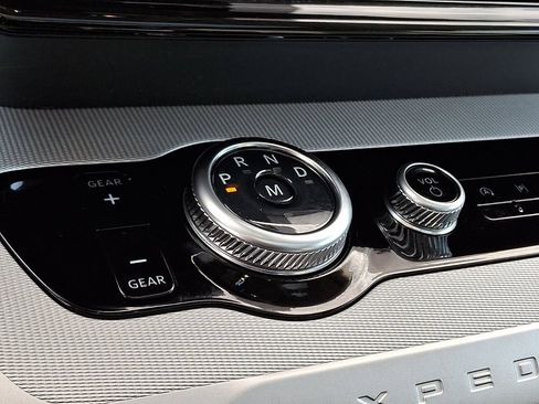 Certified 2025 Ford Expedition Active image 18