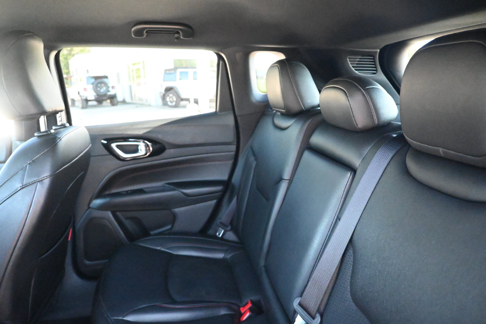 Used 2025 Jeep Compass Trailhawk AWD/4WD image 22