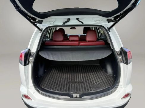 Used 2018 Toyota RAV4 XLE AWD/4WD image 39