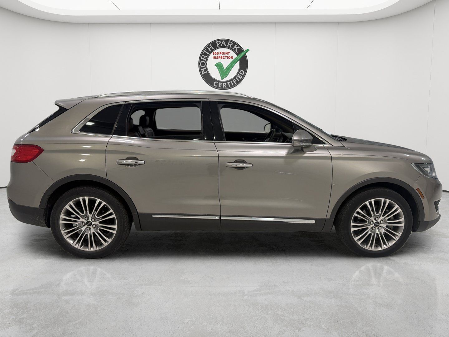 Used 2016 Lincoln MKX Reserve w/ Climate Package FWD image 6