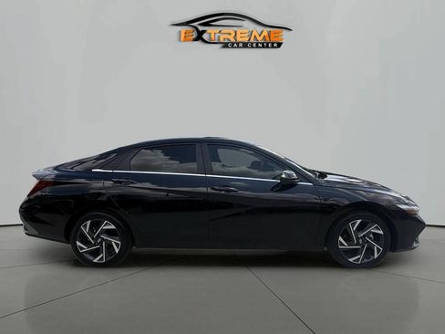 Used 2025 Hyundai Elantra SEL w/ Cargo Package FWD image 7