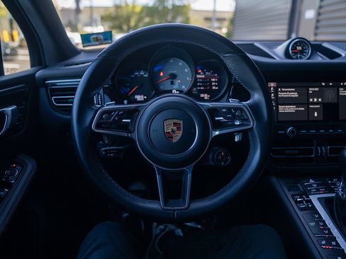 Certified 2020 Porsche Macan S AWD/4WD image 6