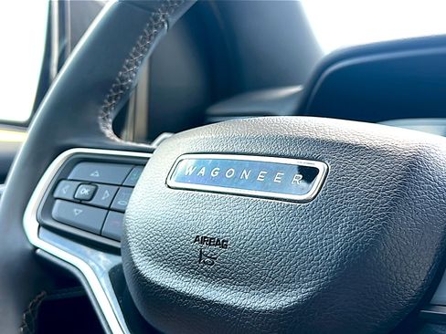 Used 2022 Jeep Wagoneer Series I RWD image 31