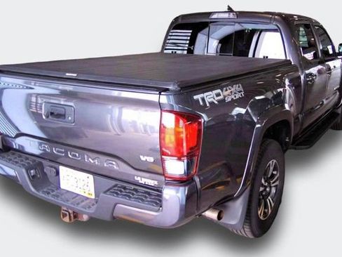 Used 2019 Toyota Tacoma TRD Sport AWD/4WD image 8