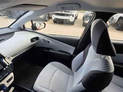 Used 2018 Toyota Prius Two w/ Prius Two Safety Plus Package FWD image 19