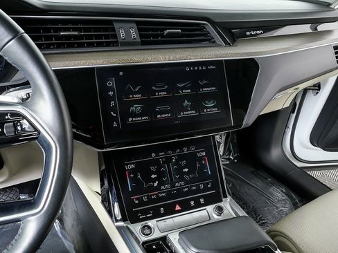 Used 2021 Audi e-tron Prestige w/ Prestige Package image 13