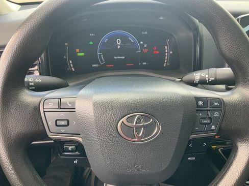 Used 2025 Toyota Camry LE FWD image 17