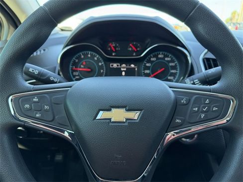 Used 2018 Chevrolet Cruze LT w/ Convenience Package image 31
