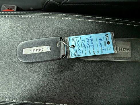 Used 2019 Jeep Cherokee Limited FWD image 29