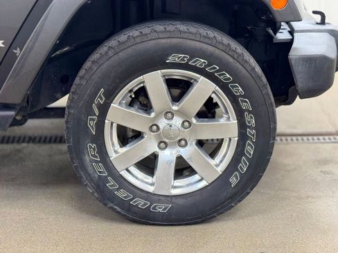 Used 2018 Jeep Wrangler Sahara AWD/4WD image 4