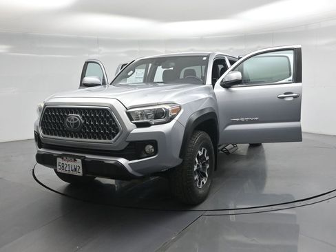 Used 2019 Toyota Tacoma TRD Off-Road w/ Technology Package AWD/4WD image 30