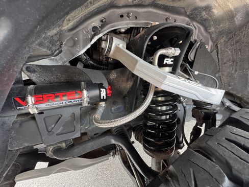 Used 2017 Toyota Tacoma Limited w/ Tow Package AWD/4WD image 3