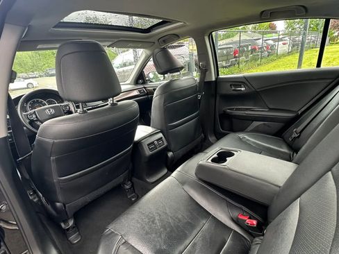 Used 2017 Honda Accord Touring image 23