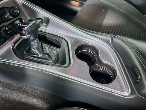 Used 2016 Dodge Challenger SXT image 18