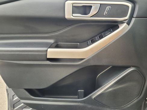 Used 2023 Ford Explorer XLT image 25