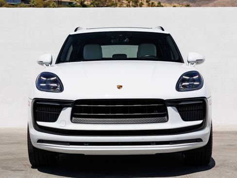 Certified 2022 Porsche Macan S AWD/4WD image 10