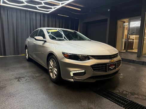 Used 2018 Chevrolet Malibu LT image 9