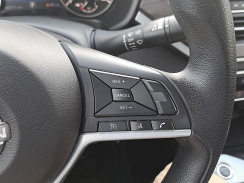 Used 2025 Nissan Altima 2.5 SV AWD/4WD image 18