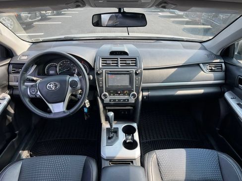 Used 2014 Toyota Camry SE FWD image 16
