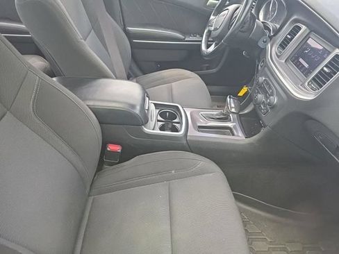 Used 2019 Dodge Charger SXT RWD image 9