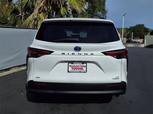 Used 2022 Toyota Sienna LE image 6