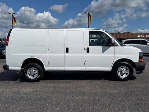 Used 2018 Chevrolet Express 2500 image 9