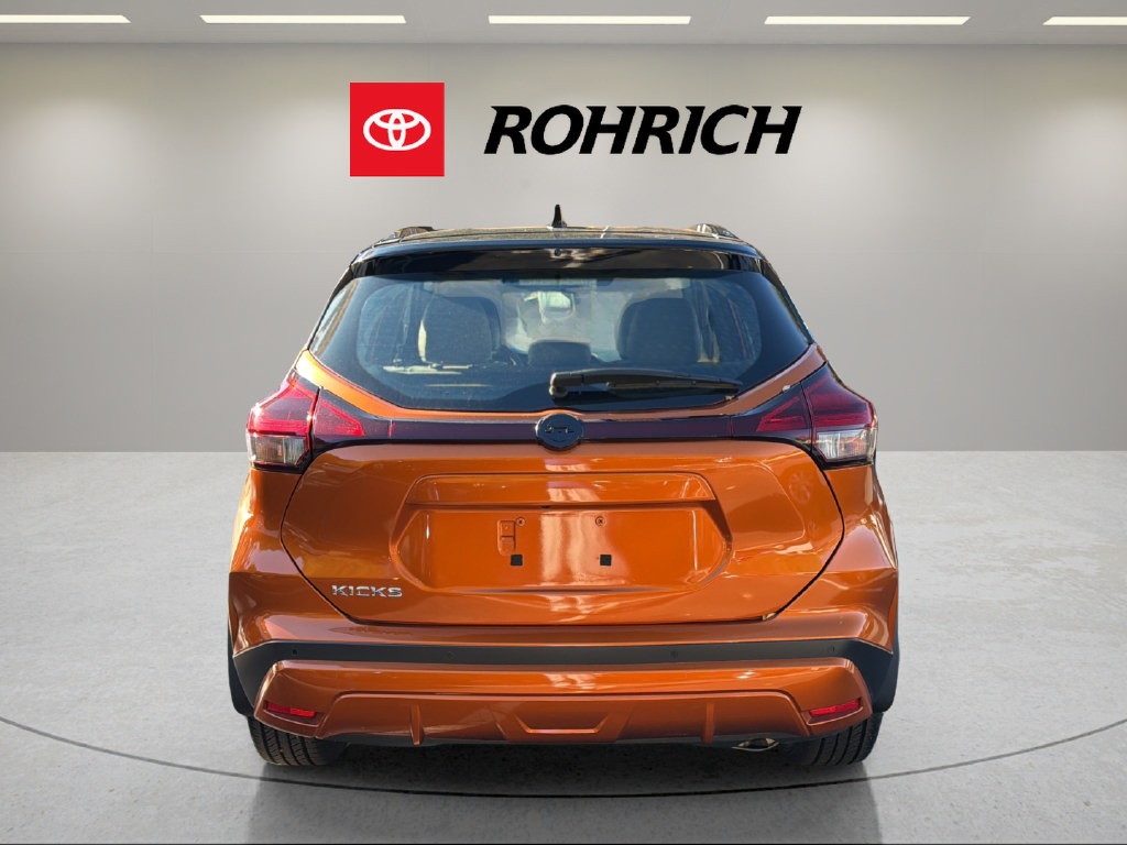 Used 2023 Nissan Kicks SR w/ SR Premium Package FWD image 7