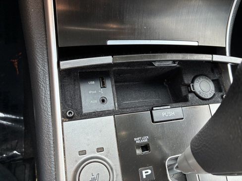 Used 2012 Hyundai Veracruz Limited FWD image 10
