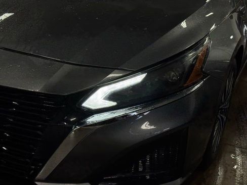 Used 2024 Nissan Altima 2.5 SV image 2