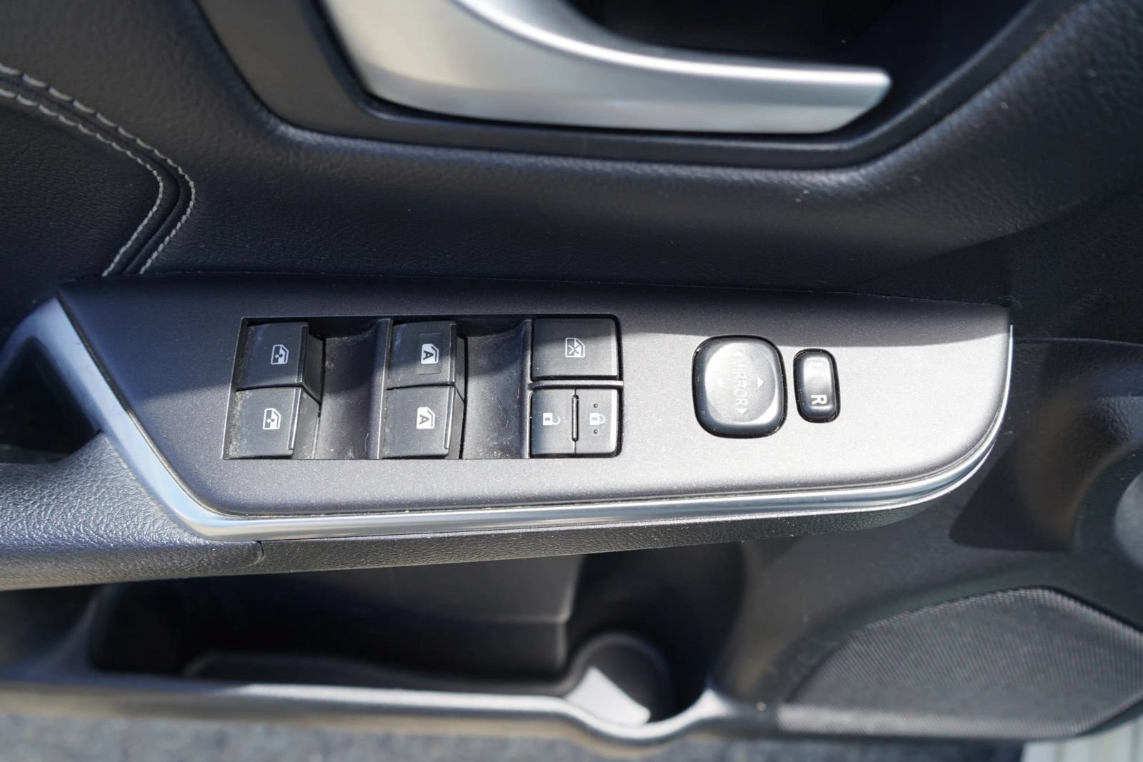Used 2016 Toyota Camry XLE FWD image 13