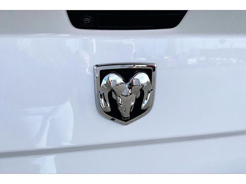 Used 2019 RAM 1500 Classic SLT w/ Luxury Group image 33