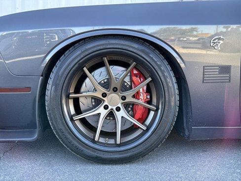 Used 2016 Dodge Challenger SRT Hellcat image 6