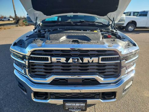 Used 2025 RAM 2500 Big Horn AWD/4WD image 24