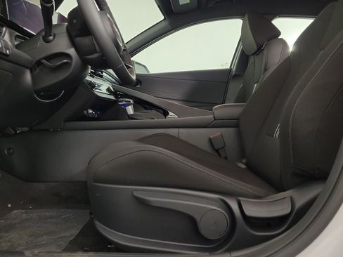 New 2025 Hyundai Elantra SEL image 26