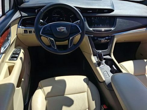 Certified 2018 Cadillac XT5 Luxury w/ Driver Awareness Package AWD/4WD image 11