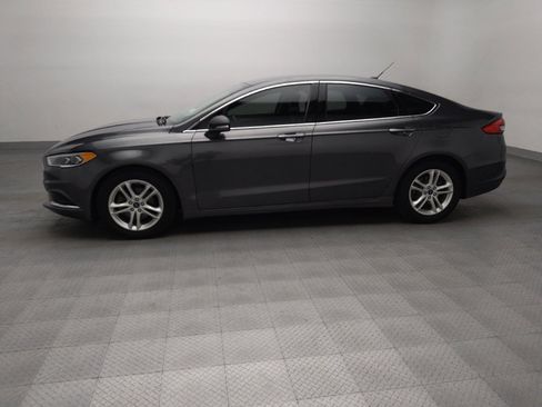 Used 2018 Ford Fusion SE FWD image 2