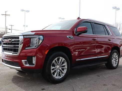 Used 2021 GMC Yukon SLT w/ Rear Media and Nav Package image 9